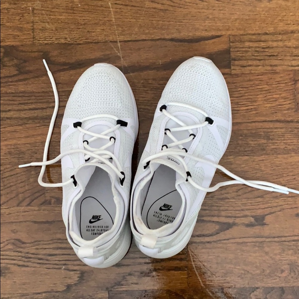 Nike Duel Racer Sneaker